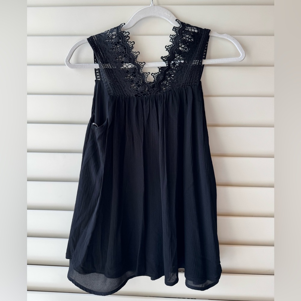 BRAND NEW FRANCESCA’S BLACK LACE TOP